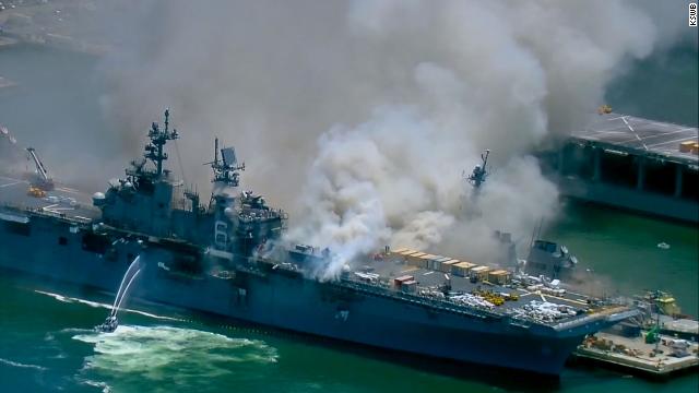 នាវាដឹកយន្តហោះចម្បាំងមួយគ្រឿង នៃកងទ័ពជើងអាមេរិក បានឆាបឆេះ និងបង្កឲ្យមនុស្ស ២១នាក់រងរបួស